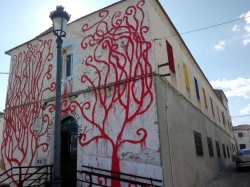Transformar espacios abandonados a través del arte.
