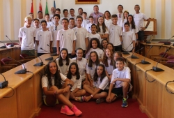El alcalde recibe a los participantes del Encuentro Nacional de Menores de Triatlón