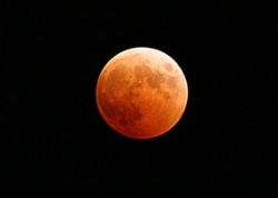 El próximo 27 de julio se producirá un eclipse total de luna, la llamada “Luna de Sangre” por el tono rojizo que alcanzará el satélite.