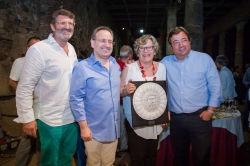 El presidente de la Junta de Extremadura asiste al estreno de Hipólito en el Teatro Romano de Mérida
