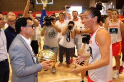 Encuentro de la Selección Española de Baloncesto Femenino con el presidente de la Diputación.