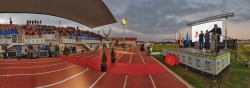 Villafranca de los Barros celebra la reapertura de su pista de atletismo que, con ocho calles, ha sido homologada a nivel nacional.
