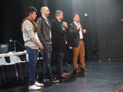 Alumnado de un instituto de Mérida asiste al preestreno del documental ‘Detrás del Muro’.