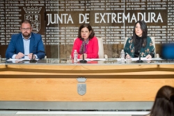 Firmado el convenio para el traspaso del Conservatorio de Mérida a la Junta de Extremadura.