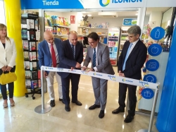 El Hospital de Mérida inaugura una tienda de alimentación y otros productos, que crea tres nuevos empleos para personas con discapacidad.