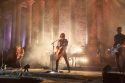 Izal revoluciona el Teatro en la primera jornada del fin de semana indie del Stone