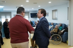Fernández Vara visita el nuevo Centro de Día de San Pedro de Mérida