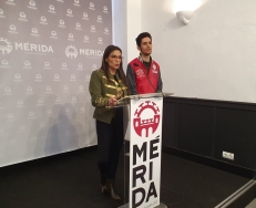 Ocho drags toman parte en el Concurso Nacional Tomás Bravo