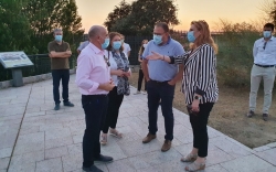 El alcalde de Mérida recepciona la iluminación de la coronación de la presa de Proserpina