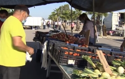La Policía Local denuncia a cinco puestos del Mercadillo por no recoger los residuos de su zona