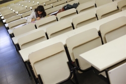 El centro universitario ajustará horarios y habilitará aulas anexas