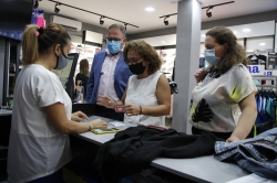El alcalde inicia la campaña «Consume Mérida» en la que participan en torno a doscientas empresas de la ciudad