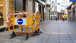 El lunes comienzan, en horario nocturno, los trabajos de reparación de baldosas en la calle Santa Eulalia y adyacentes