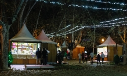 Los artesanos participantes en el Mercado Navideño muestran su satisfacción por el desarrollo del evento