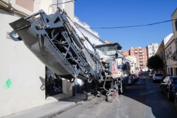 El V Plan de Asfaltado prosigue hoy y mañana en Vía Ensanche y Travesía de Pizarro