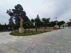 El alcalde de Mérida inaugura la nueva Plaza Margarita Xirgu como espacio de recepción de turistas