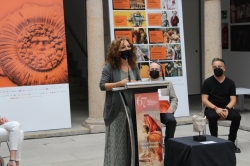 La delegada de Cultura destaca el talento y la innovación de la ciudad de Mérida en la presentación de la nueva escultura de Terracota