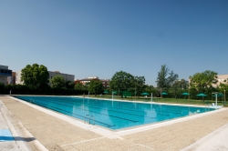 La delegación de Deportes informa que aún quedan plazas libres para los cursos de natación de verano