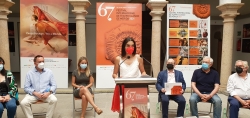 La delegada de Turismo destaca el valor histórico de los textos de las obras del Festival recogidos en la colección “Teatro de Mérida”