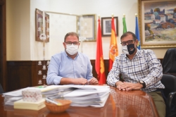 El Ayuntamiento y el Mérida AD acuerdan aplazar la renovación del césped del Estadio Romano