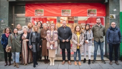 El Alcalde visita la Macrocesta de Navidad de la Asociación de Comerciantes y agradece su esfuerzo por dinamizar la economía local