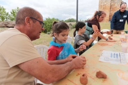 El alumnado de Educación Primaria se convierte en “Arqueólogo por un día” en la Huerta de Otero con la Escuela Profesional Barraeca