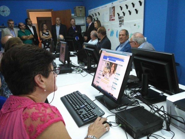 La Consejería de Sanidad y Políticas Sociales presenta en San Vicente de Alcántara el nuevo curso para personas mayores
