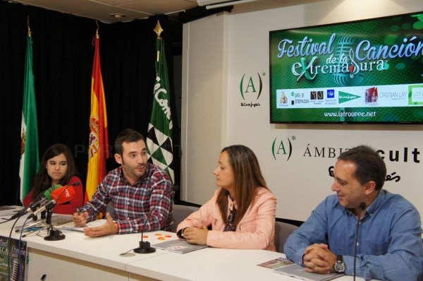 El director del Instituto de la Juventud de Extremadura anima a los cantantes noveles a demostrar su talento en el XII Festival de la Canción de Jerez