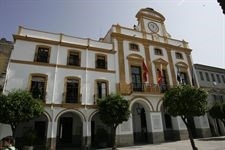 El Ayuntamiento pone vehículos a disposición de electores con impedimento físico el próximo domingo