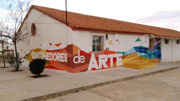 Un antiguo almacén de Villanueva del Fresno se transforma en Contenedor de Arte
