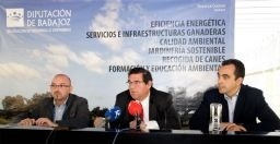 La Diputación de Badajoz y Agenex acuerdan estudiar una gestión agrupada para implantar el ahorro en el alumbrado público y los edificios municipales.