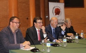 El alcalde pide la ayuda de la FexF para nuevas instalaciones deportivas