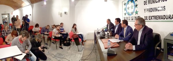 La Diputación de Badajoz y la FEMPEX crean una oficina de prevención de riesgos laborales