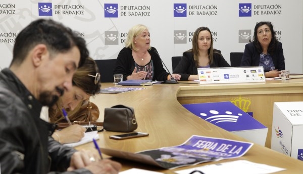 La dehesa vuelve a protagonizar la octava feria de Oliva de la Frontera