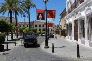 La Plaza de España se corta al tráfico hoy y mañana  por obras de reparación de adoquines
