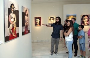 La colección de retratos Rastros, de Javier Lozano Martín, nueva exposición de la sala Vaquero Poblador