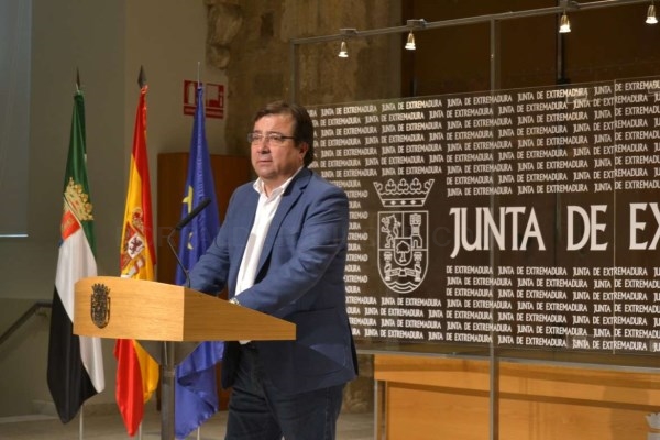 El presidente de la Junta anuncia las medallas de Extremadura 2016 y obras de infraestructuras aprobadas en Consejo de Gobierno