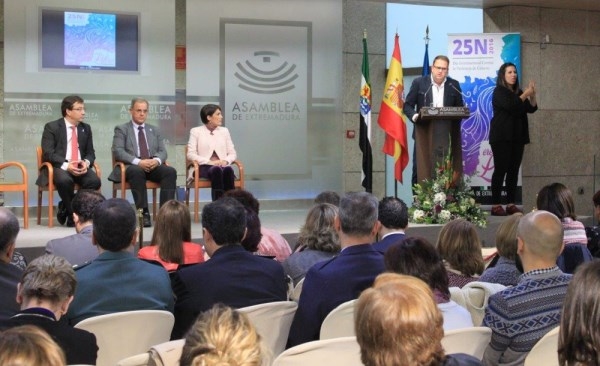 El alcalde anuncia que el ayuntamiento impulsará un plan de igualdad y otro de conciliación