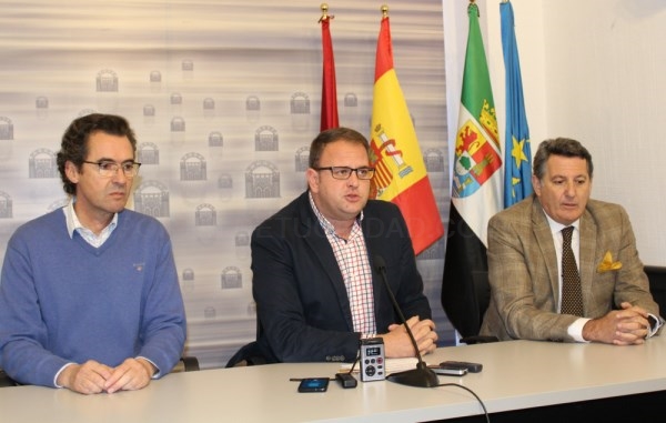 El ayuntamiento y las principales asociaciones de hoteleros y hosteleros denuncian la proliferación de alojamientos ilegales
