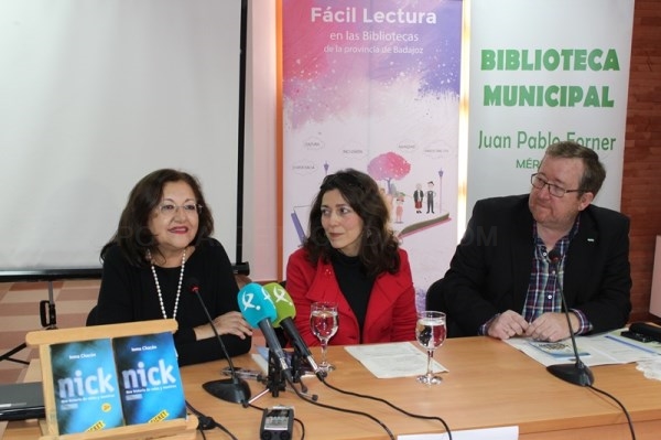 La asociación Lectura Fácil Extremadura quiere facilitar la lectura a las personas que lo necesitan.