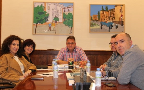 El Ayuntamiento y el SES coordinarán recursos y estrategias para tratar las adicciones del alcohol, juegos y apuestas