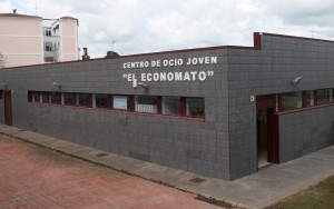 El economato abre en Semana Santa con actividades y servicios para edades de entre 11 y 30 años.