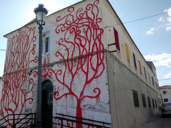 Transformar espacios abandonados a través del arte.
