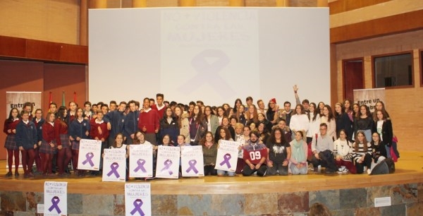 El I.E.S. Emérita Augusta se alza con el premio del Concurso de Flash Mob contra la Violencia de Género.