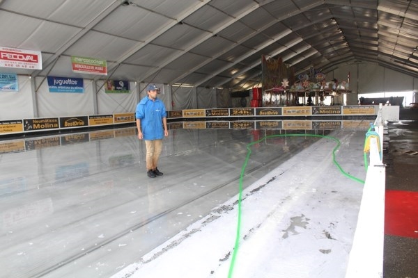 Una gran Pista de Hielo ofrecerá numerosas actividades en el recinto ferial hasta después de Reyes.