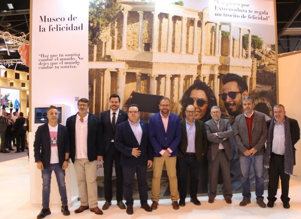 El alcalde Antonio Rodríguez Osuna y el delegado de Turismo Pedro Blas Vadillo, han presentado la oferta de ocio y cultural de Mérida para  el año