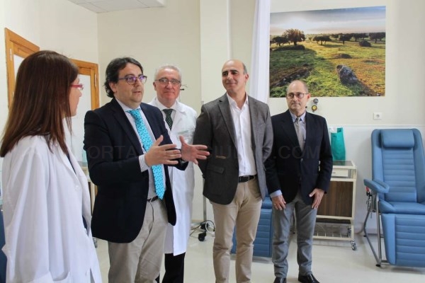 El nuevo Hospital de Día de Zafra,ha supuesto una inversión de 130.000 euros y un incremento de plantilla de 8 sanitarios.