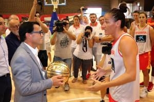 Encuentro de la Selección Española de Baloncesto Femenino con el presidente de la Diputación.