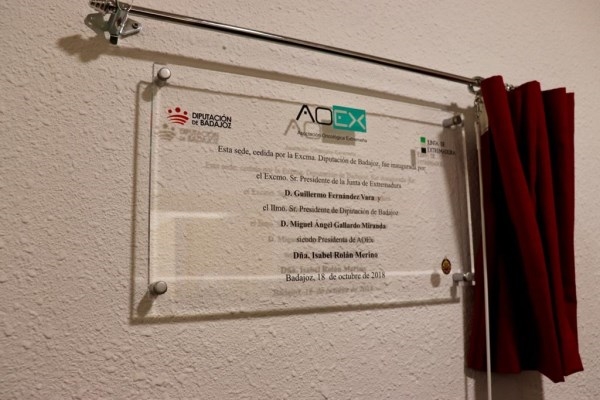 Inaugurada la sede de la Asociación Oncológica Extremeña en Badajoz.