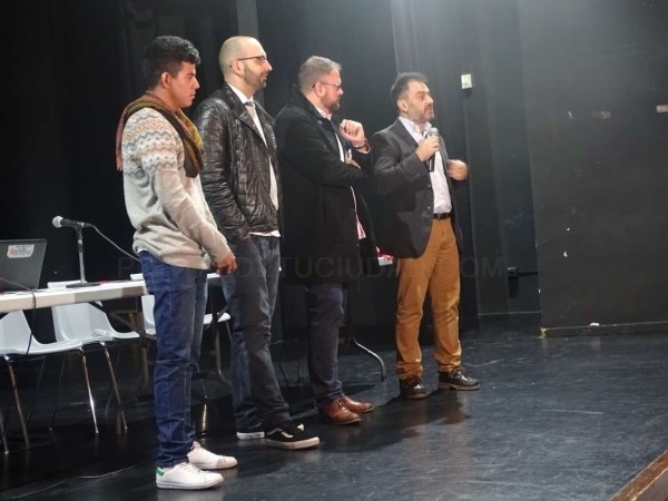 Alumnado de un instituto de Mérida asiste al preestreno del documental ‘Detrás del Muro’.